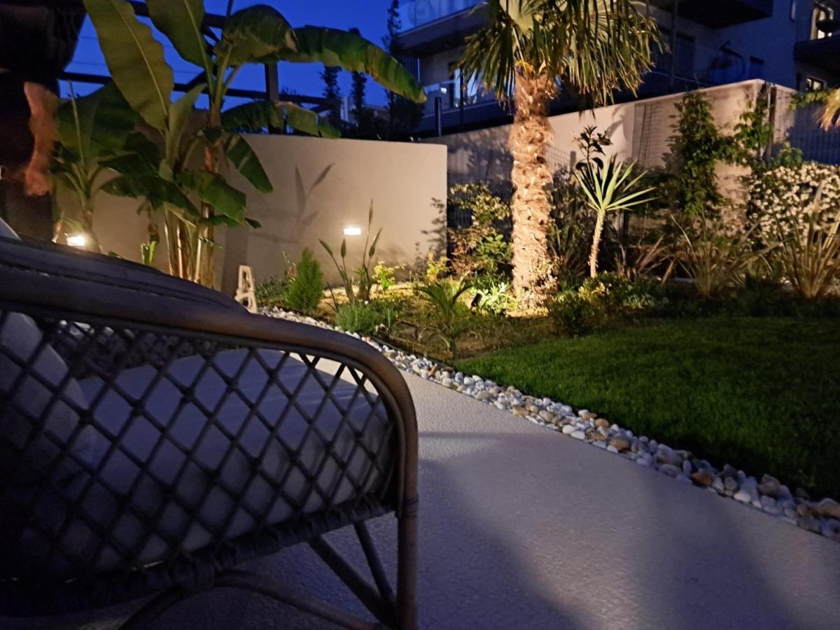 Apartment With Private Pool Split Exterior photo