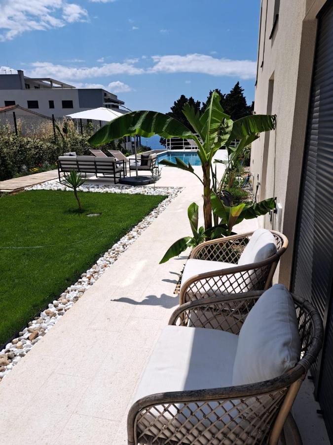 Apartment With Private Pool Split Exterior photo