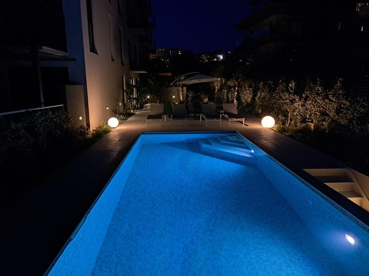 Apartment With Private Pool Split Exterior photo