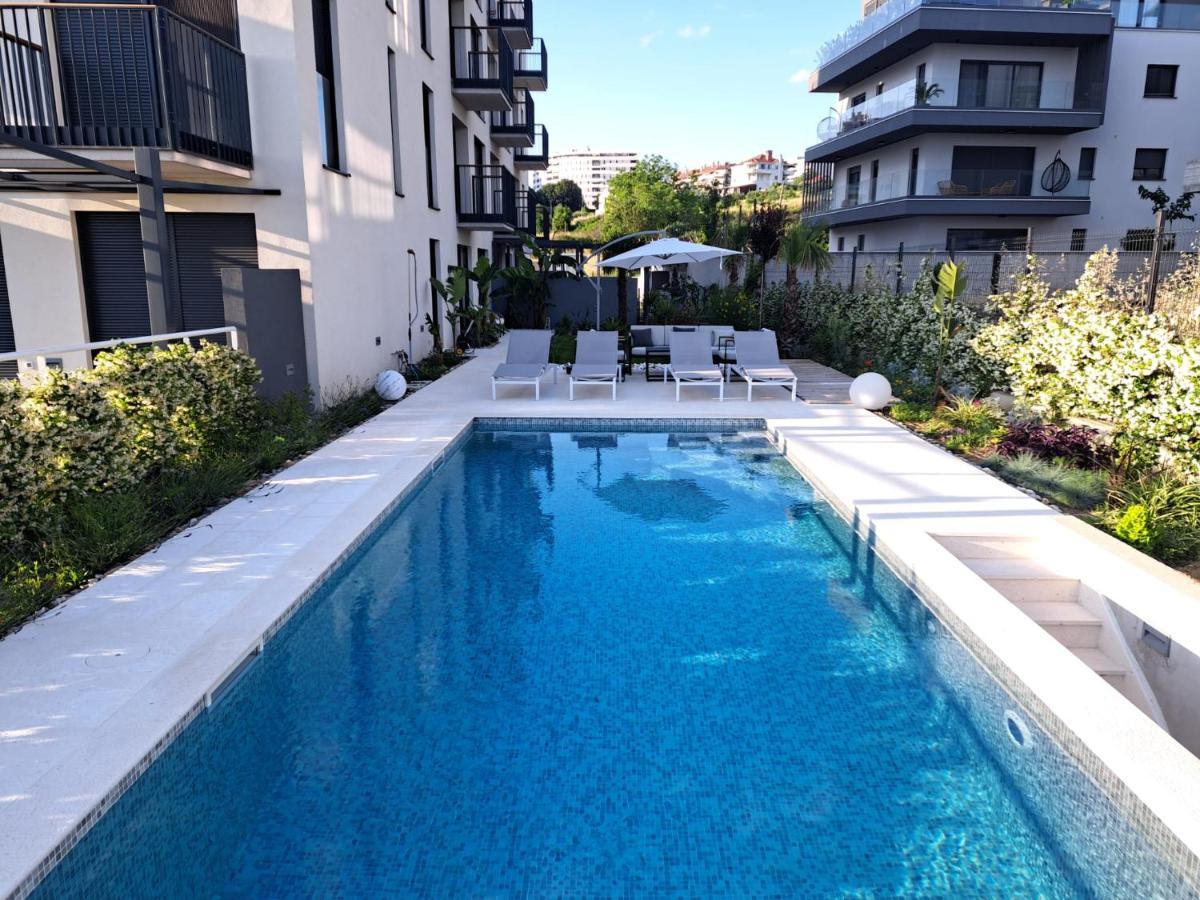 Apartment With Private Pool Split Exterior photo