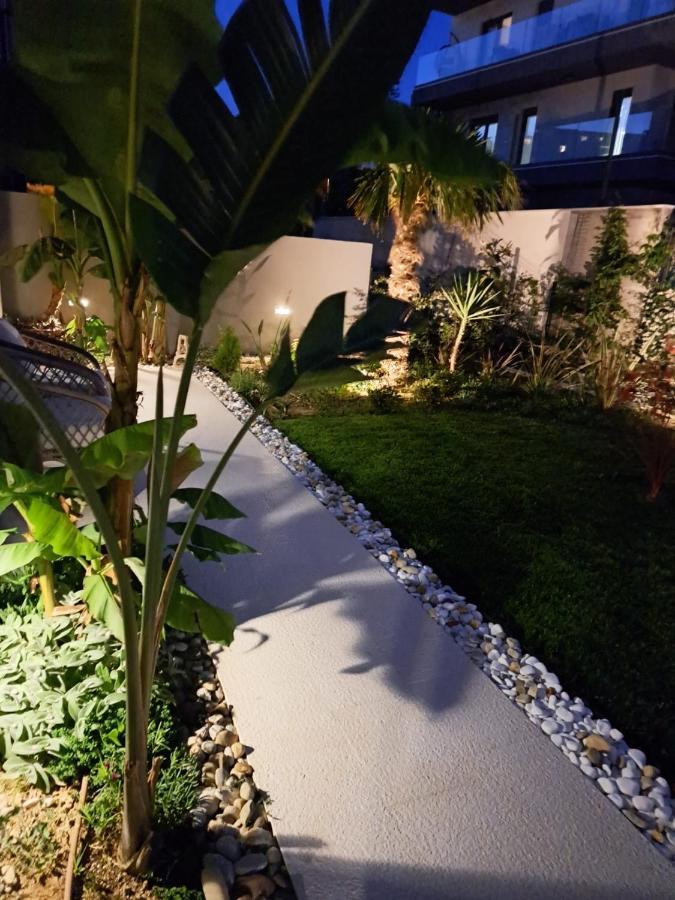 Apartment With Private Pool Split Exterior photo