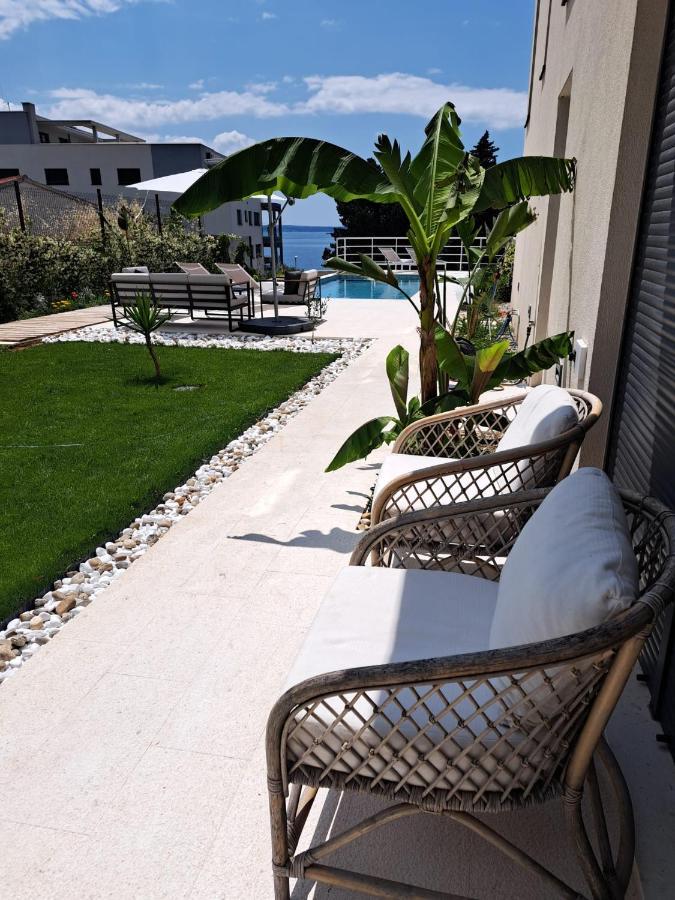 Apartment With Private Pool Split Exterior photo