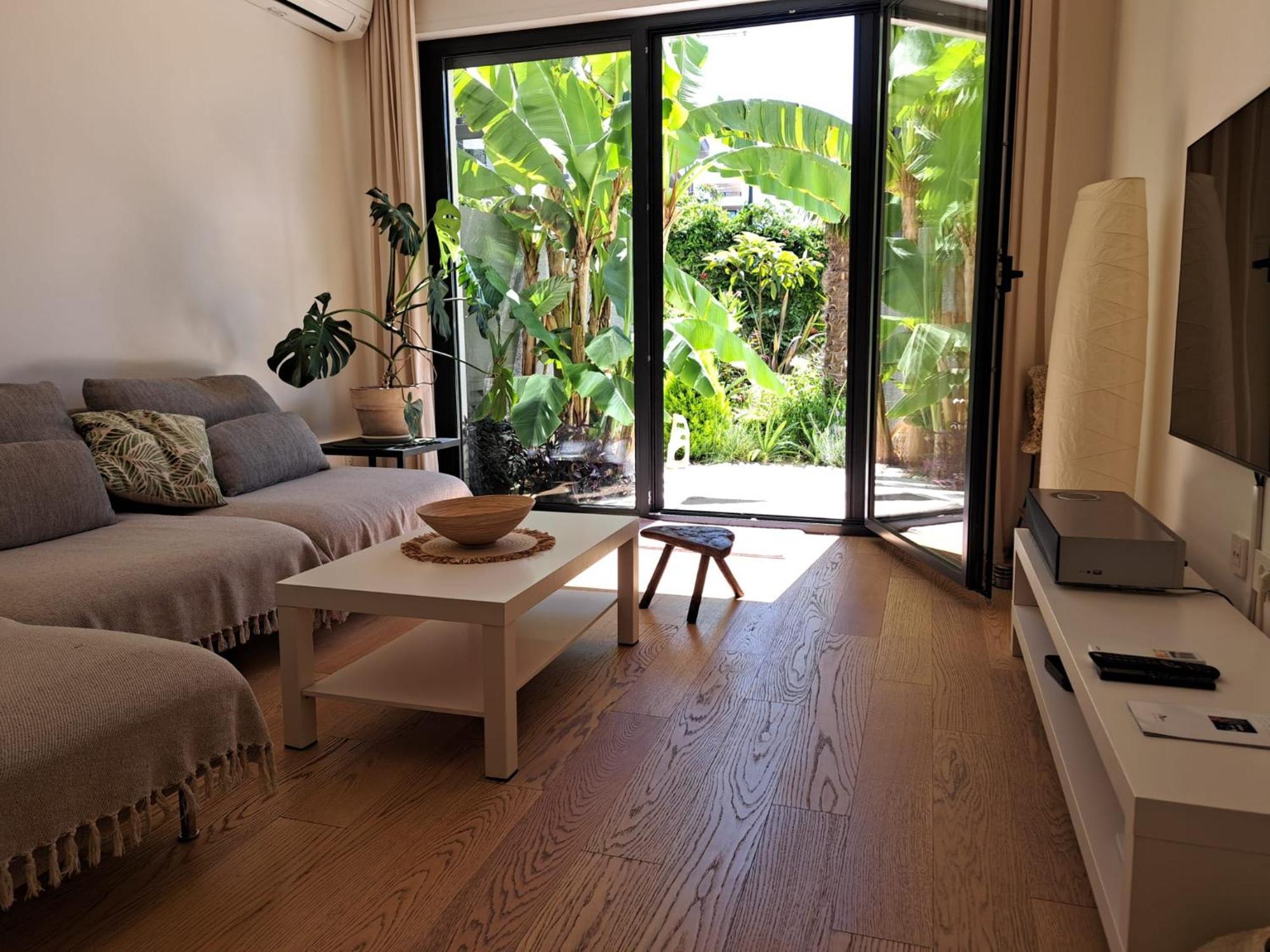 Apartment With Private Pool Split Exterior photo