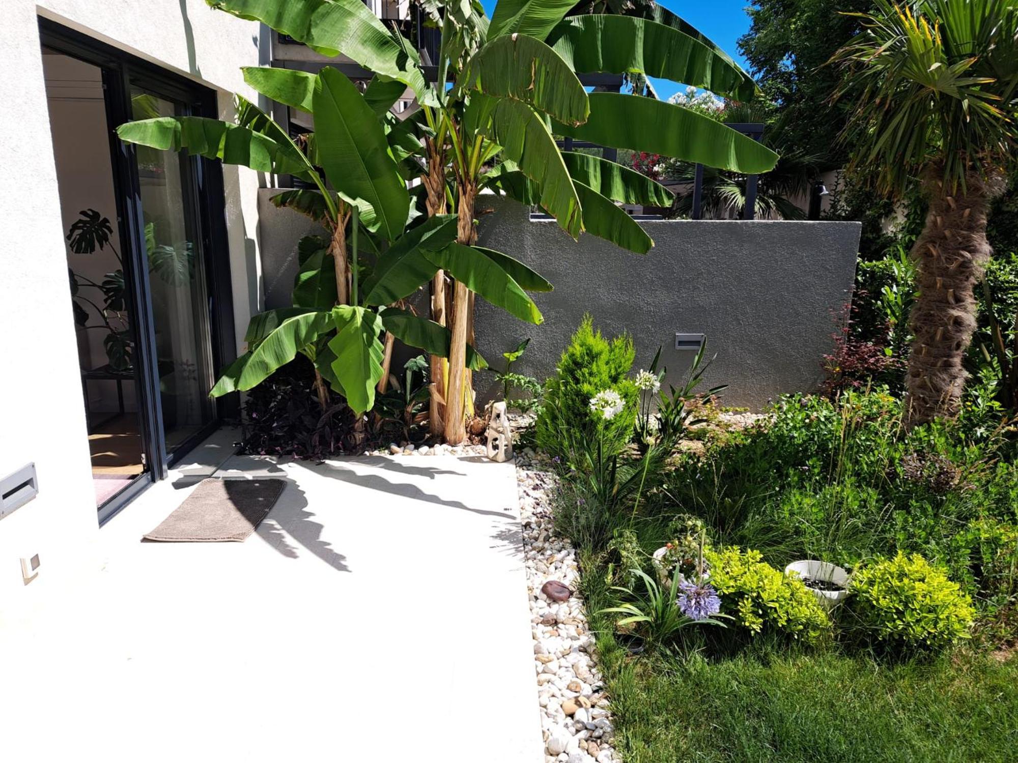 Apartment With Private Pool Split Exterior photo